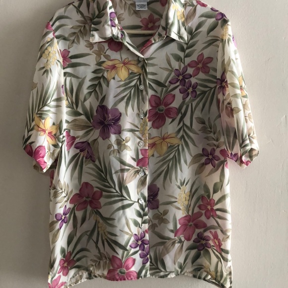 BonWorth Tops - BonWorth Gorgeous Silky Shortsleeved Blouse